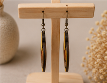 Cargar imagen en el visor de la galería, Side view of Earth Echoes wooden earrings showing the 2.5 mm wood thickness and layered construction.